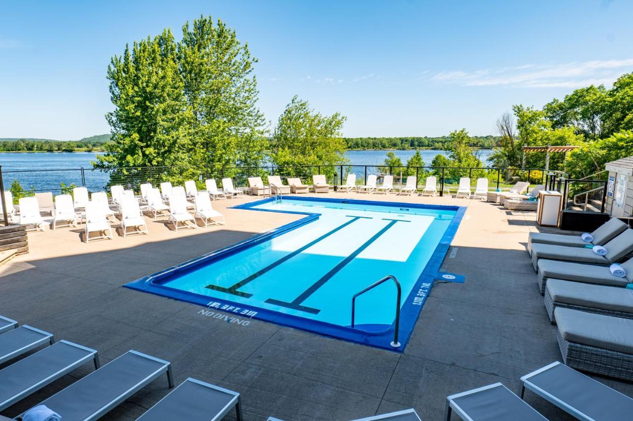 Delta Hotels By Marriott Фредериктон Экстерьер фото