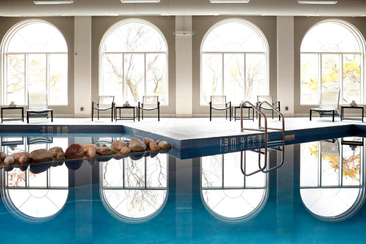 Delta Hotels By Marriott Фредериктон Экстерьер фото