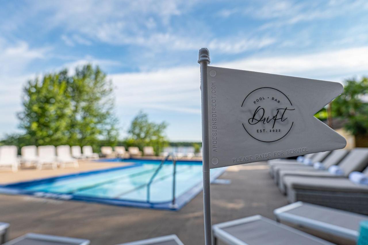 Delta Hotels By Marriott Фредериктон Экстерьер фото