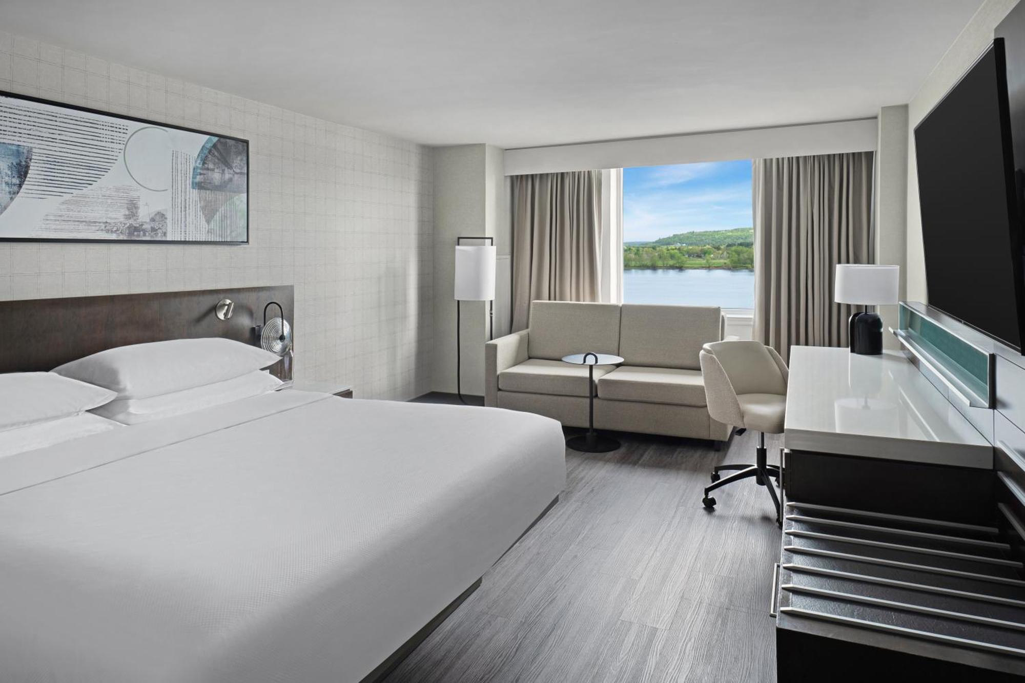 Delta Hotels By Marriott Фредериктон Экстерьер фото