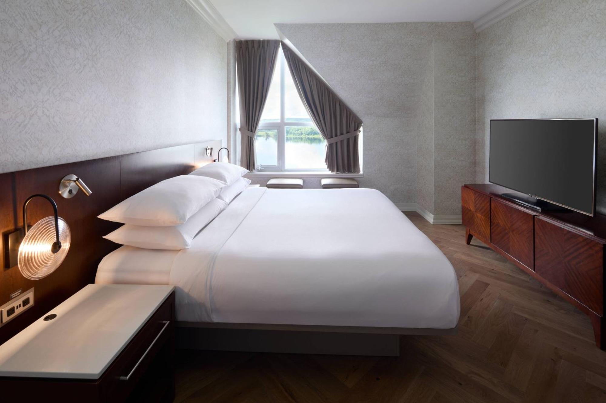 Delta Hotels By Marriott Фредериктон Экстерьер фото