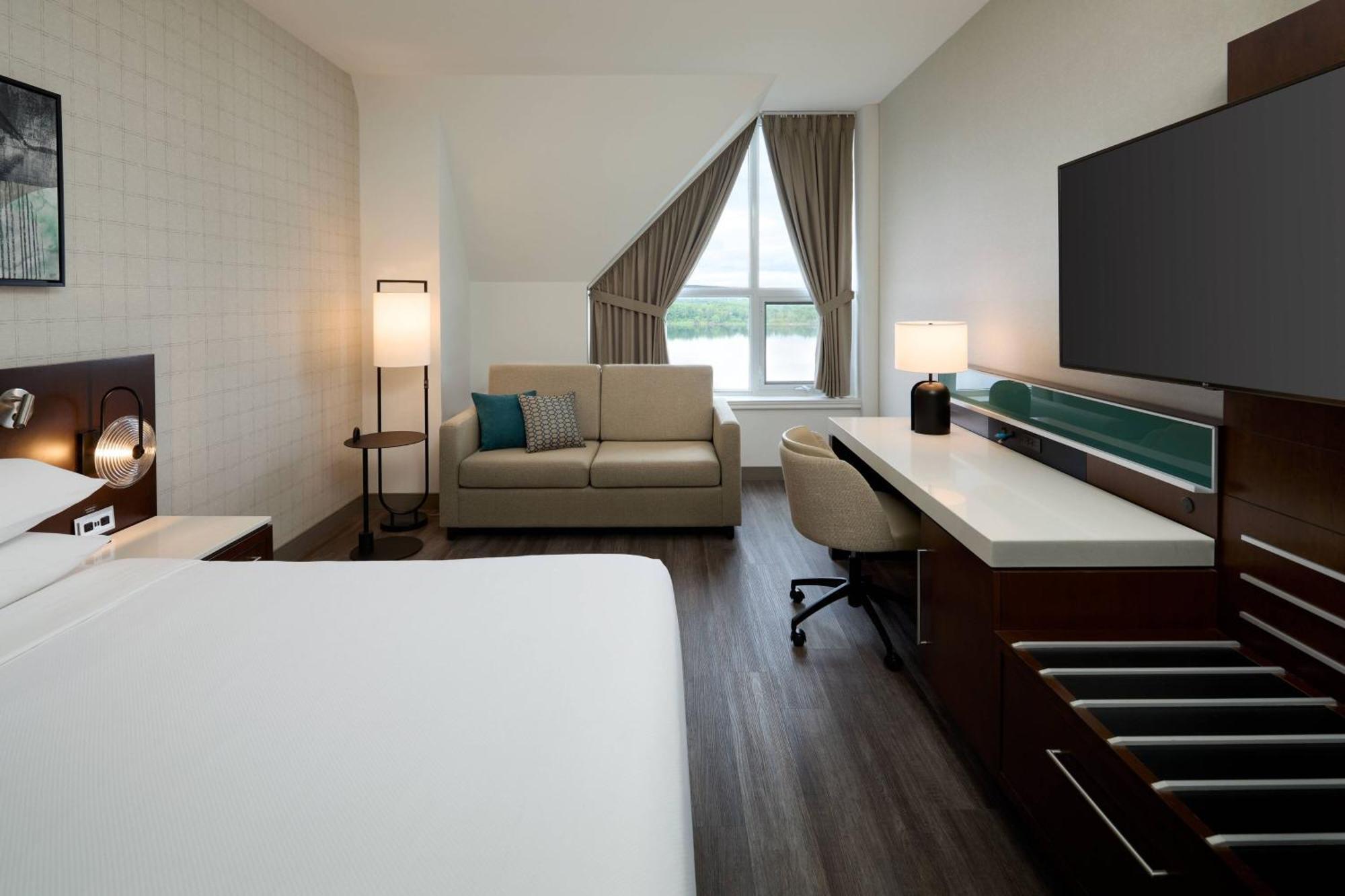 Delta Hotels By Marriott Фредериктон Экстерьер фото