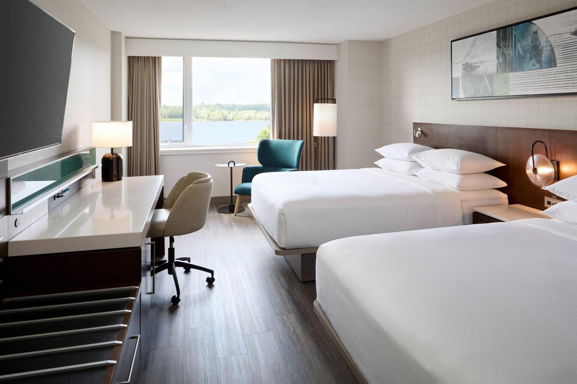 Delta Hotels By Marriott Фредериктон Экстерьер фото