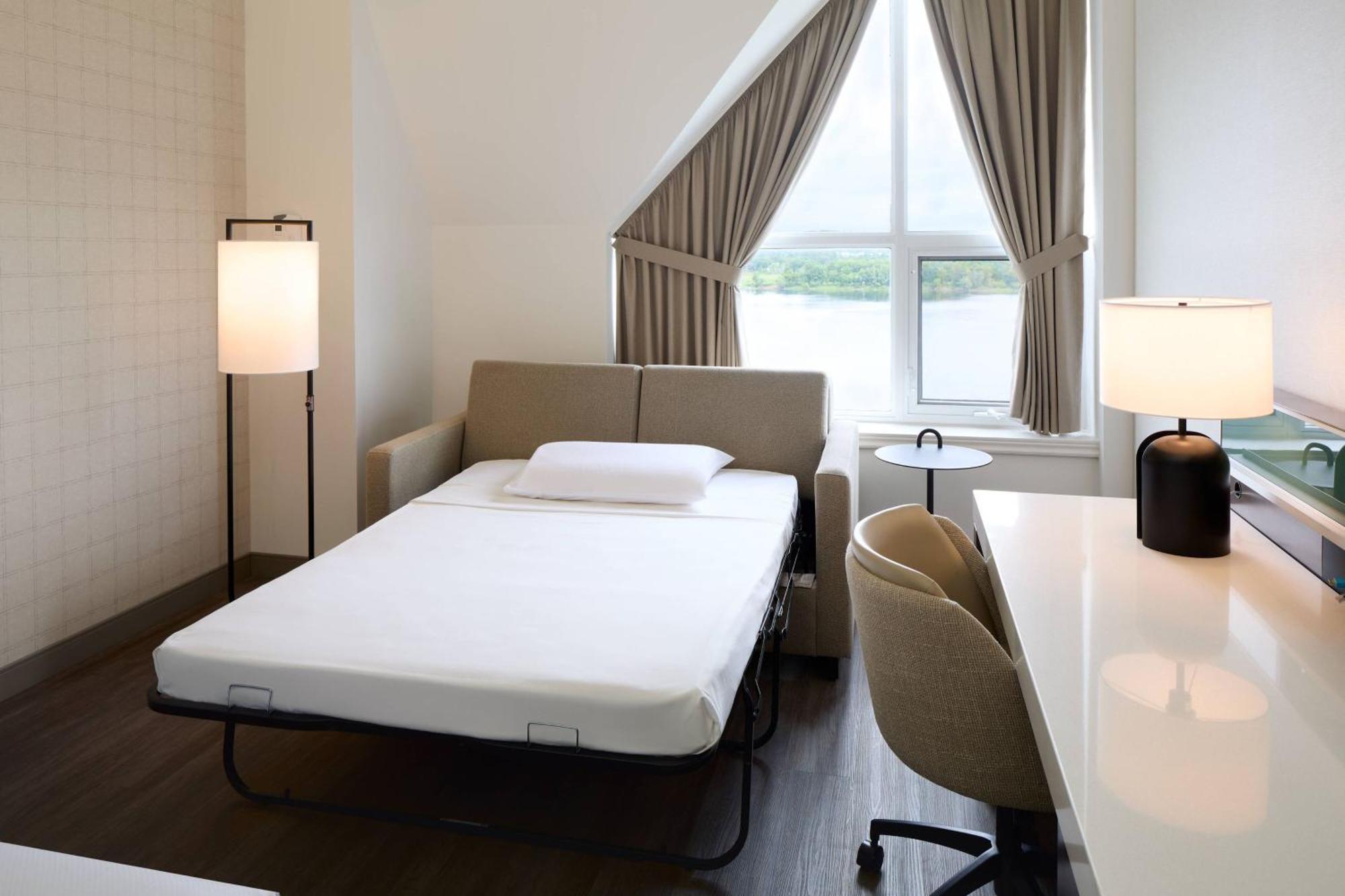 Delta Hotels By Marriott Фредериктон Экстерьер фото