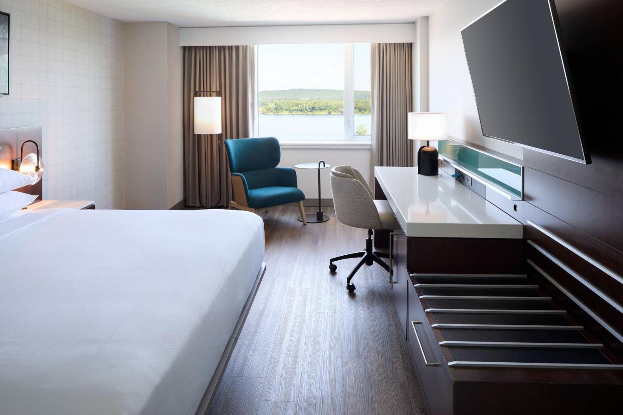 Delta Hotels By Marriott Фредериктон Экстерьер фото