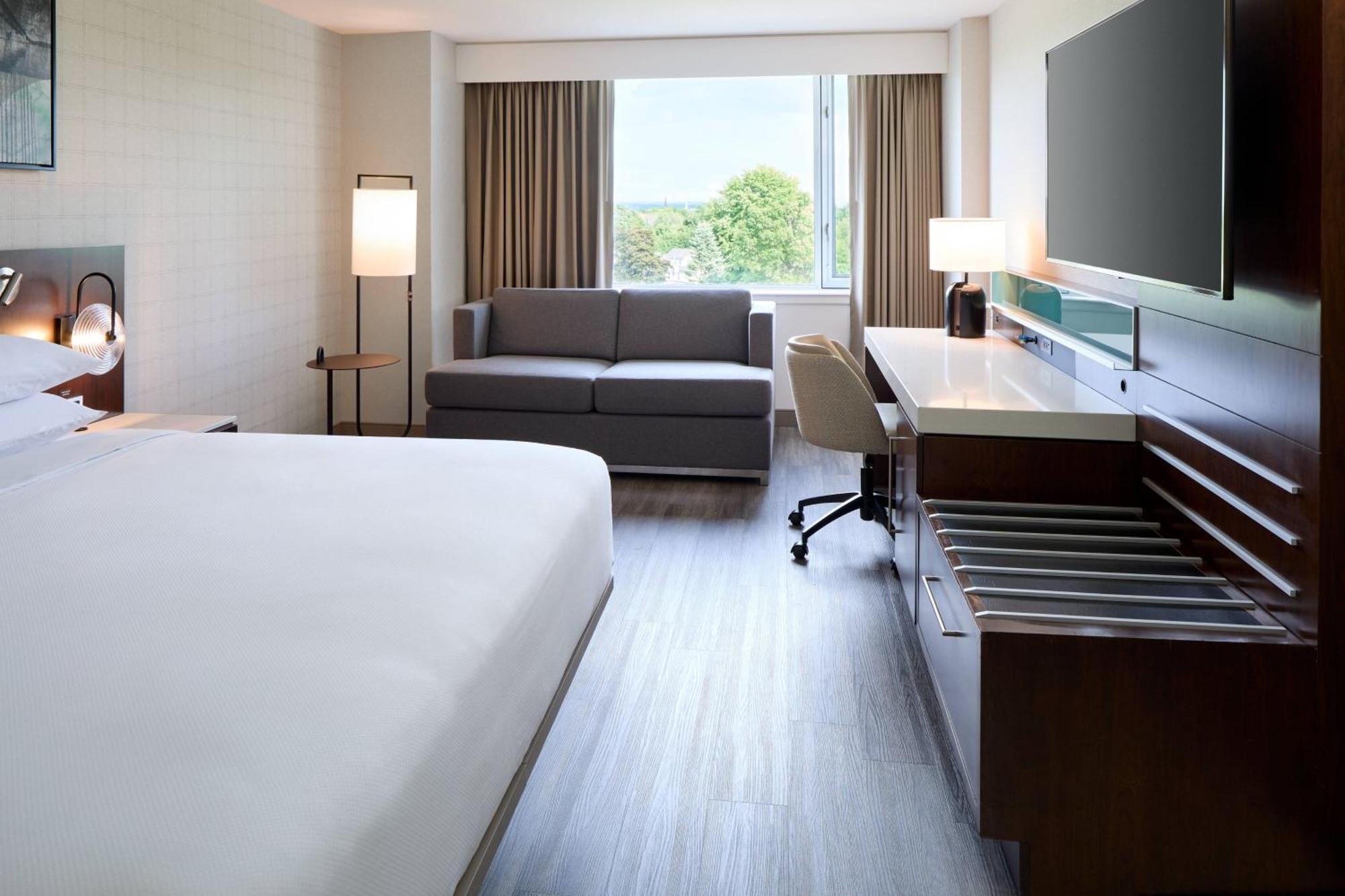 Delta Hotels By Marriott Фредериктон Экстерьер фото
